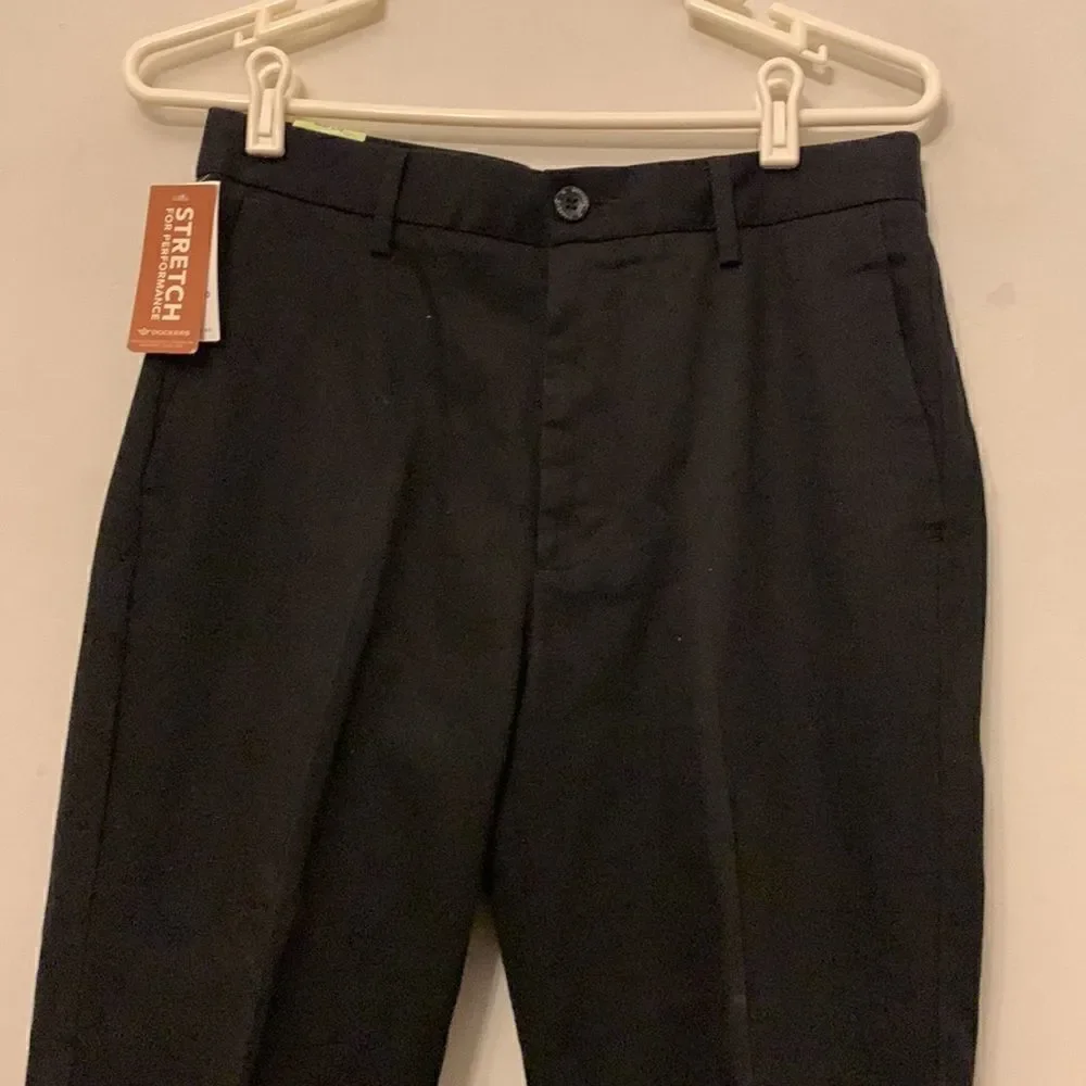 Dockers men black chino pants Slim fit W30 L 32 NWT